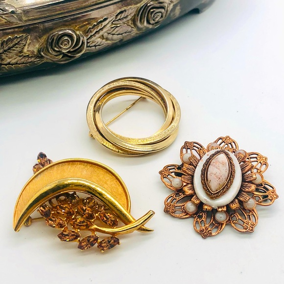 Vintage Unique Brooch Jewelry Lot - Picture 1 of 7